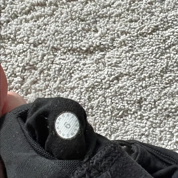 Lululemon Black Flow Y bra - Picture 8 of 8